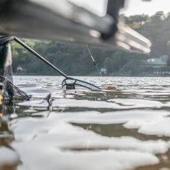 Preston Free Flow Landing Net Nets 11 Preston Free Flow Landing Net Nets -Outlet Preston Store preston free flow landing net in use 4